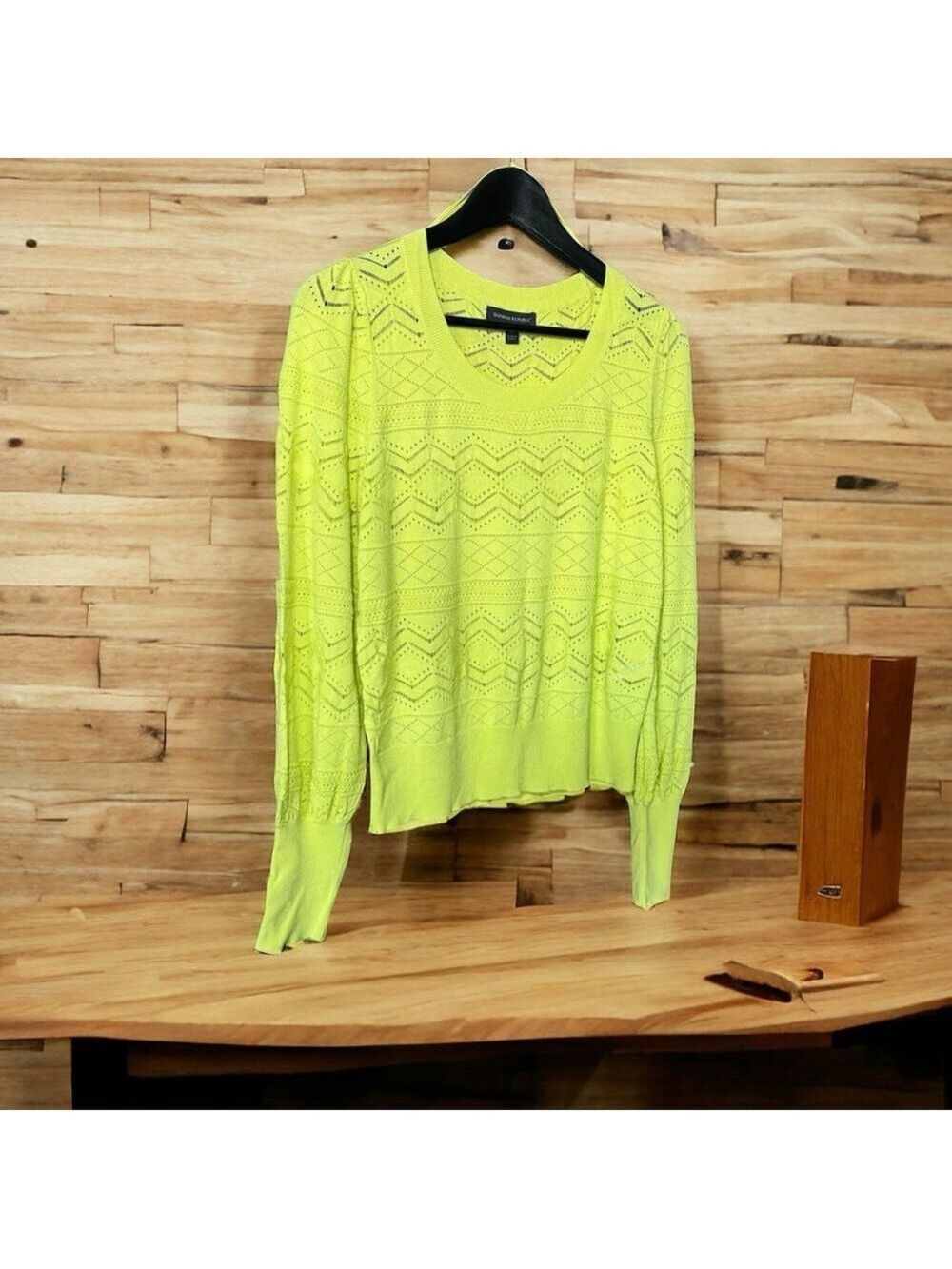 Banana Republic Women’s sweater top SZ M